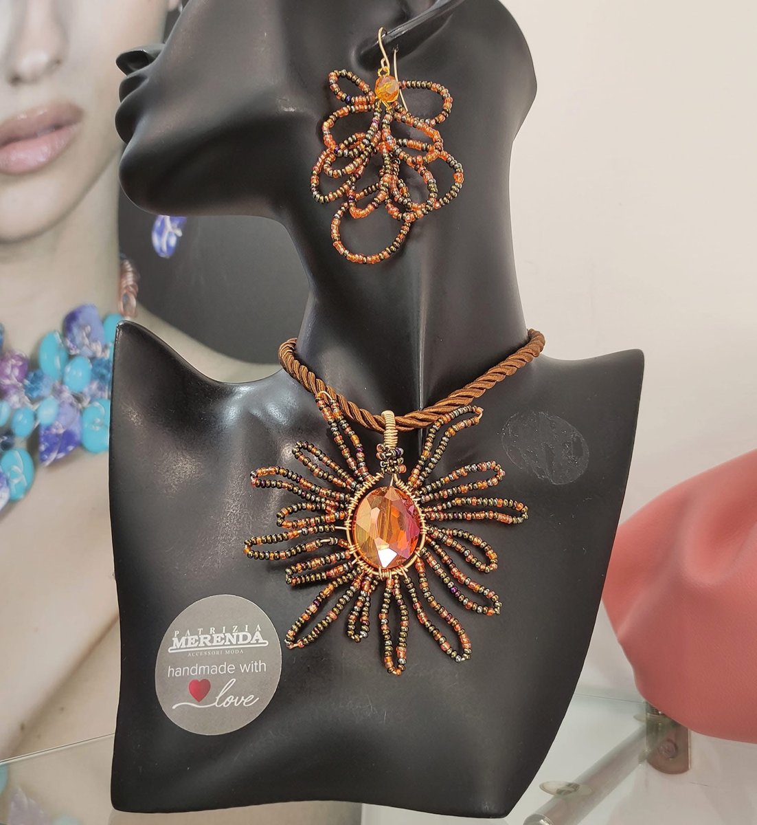 Parure sole e orecchini con micro perline