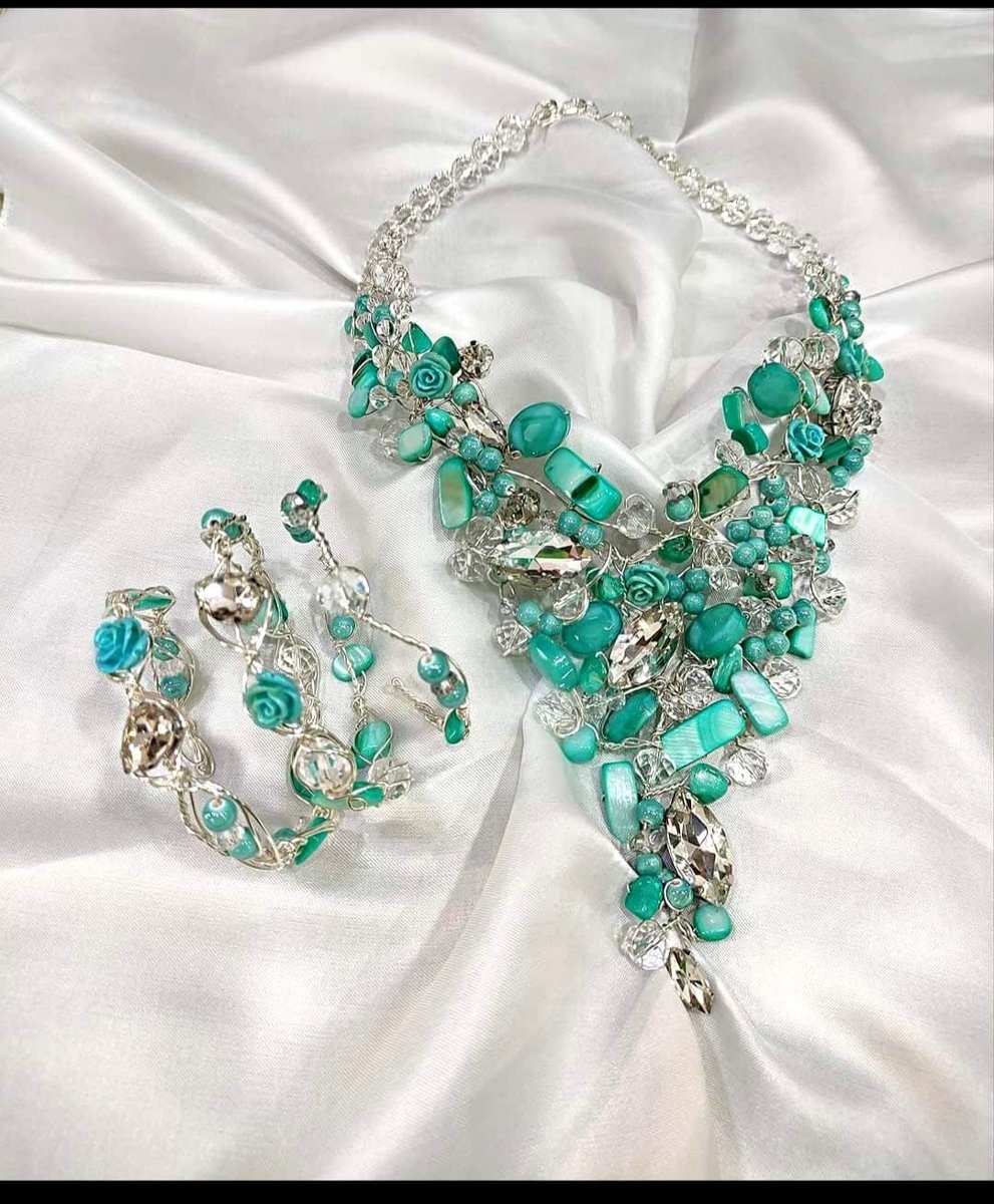 Parure pettorale e bracciale in rame