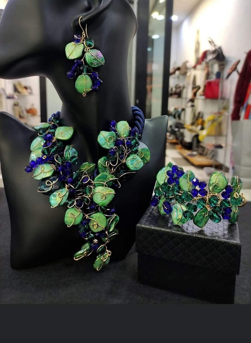 Parure con Collana pettorale, bracciale e orecchini