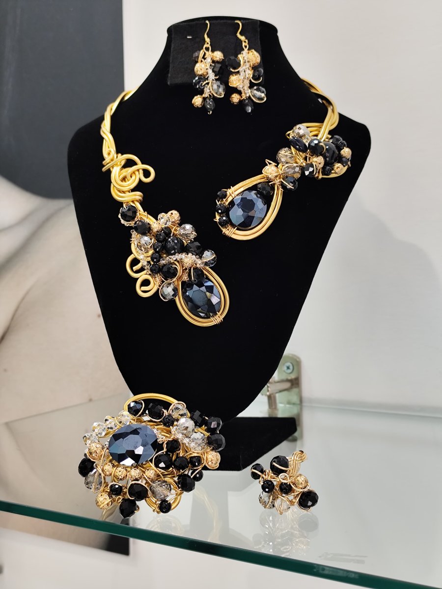 Parure nero e dorato