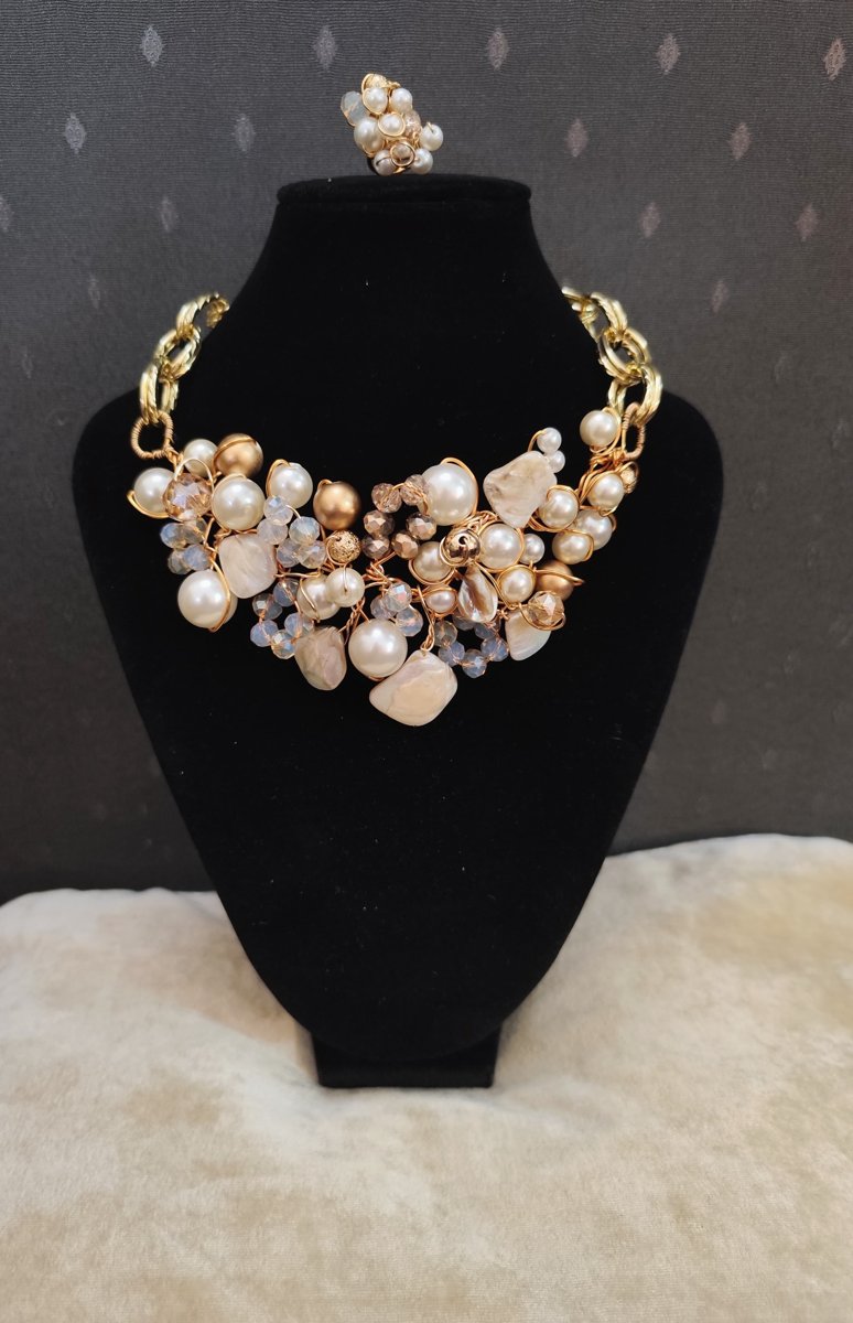 Collana toni beige