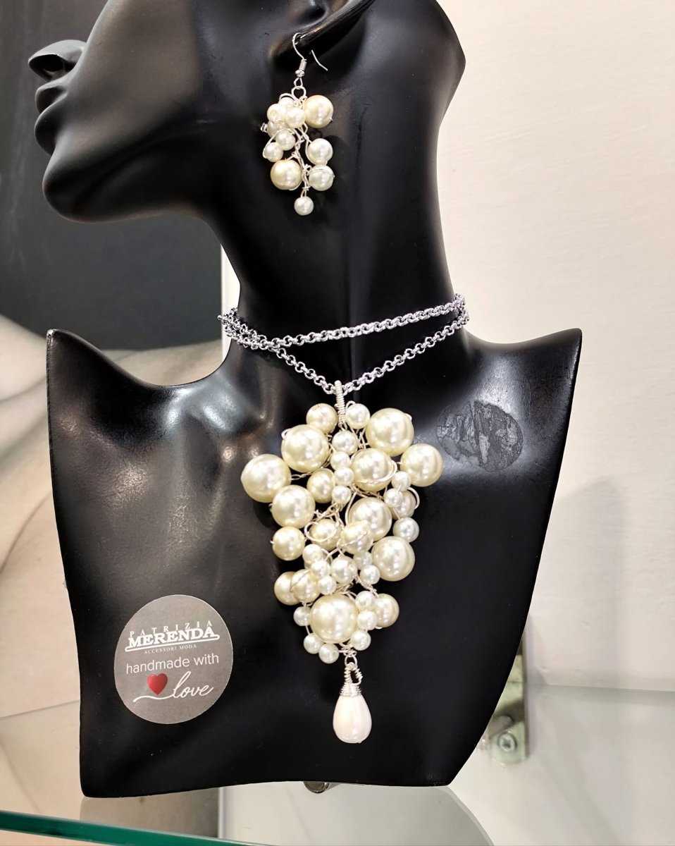Parure con perle in resina
