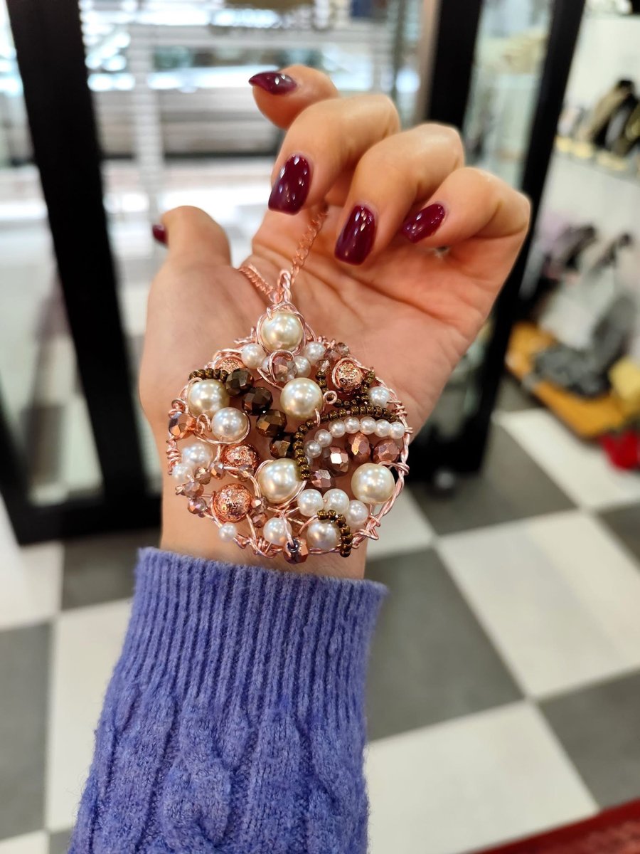 Ciondolo rotondo in rame colore rosegold e bianco