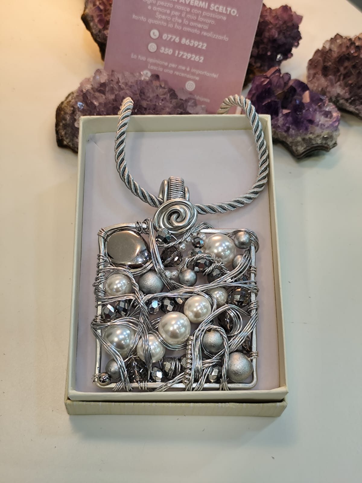 Collana con pendente quadrato