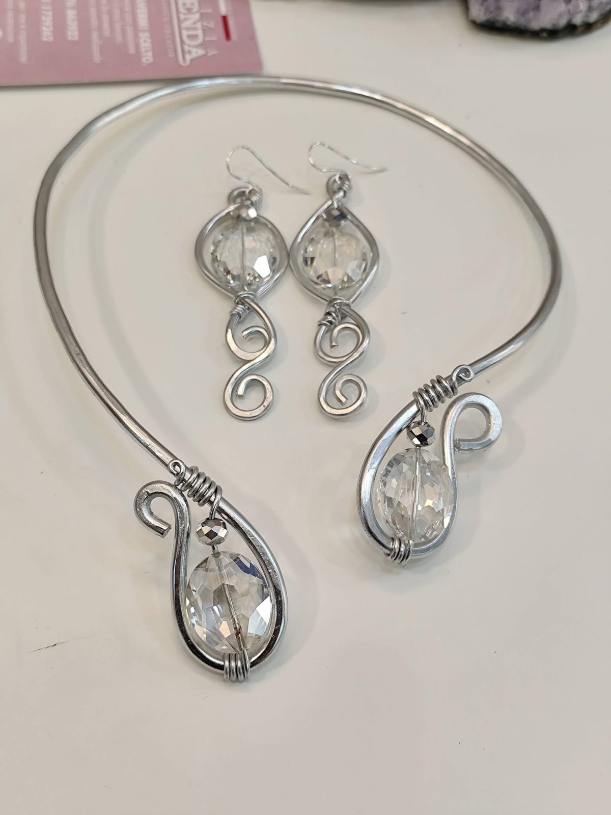 Girocollo wire rigido con orecchini